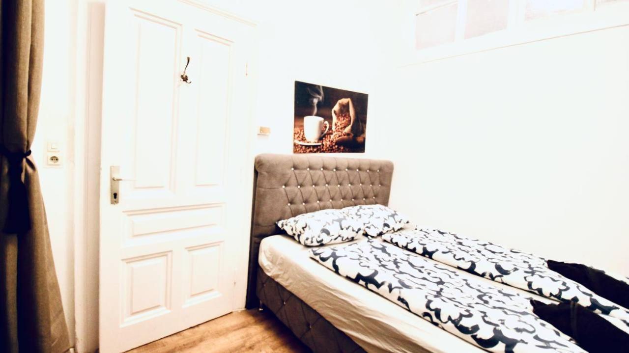 Modern Double Room Js A Vienna Luaran gambar