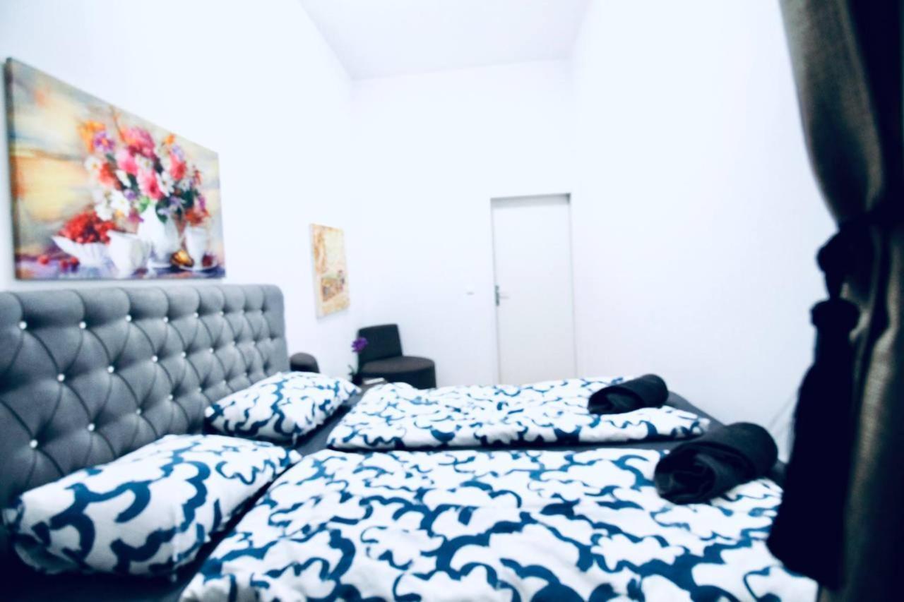 Modern Double Room Js A Vienna Luaran gambar